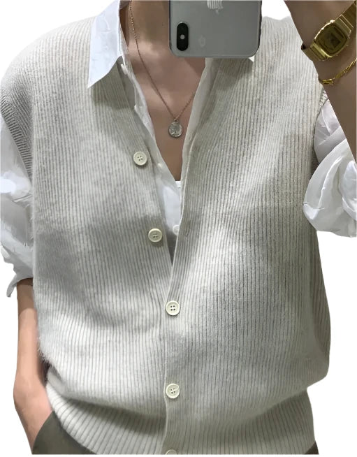 Zina - Un cardigan tricoté élégant avec un motif de boutons