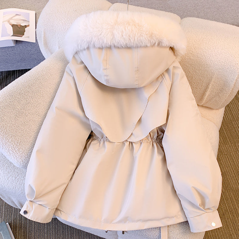 parka-hiver-femme-blanche-avec-fourrure.jpg